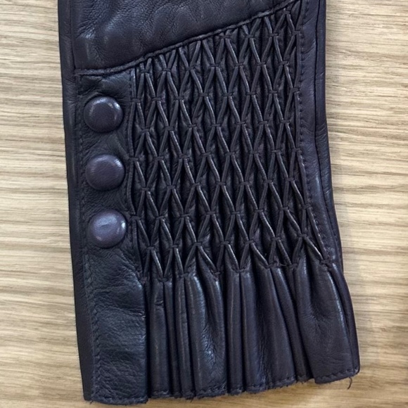 Purple Leather Gloves w/ Accordian Patterned Wrist Placket & Buttons - Size 7-8 - Picture 4 of 12